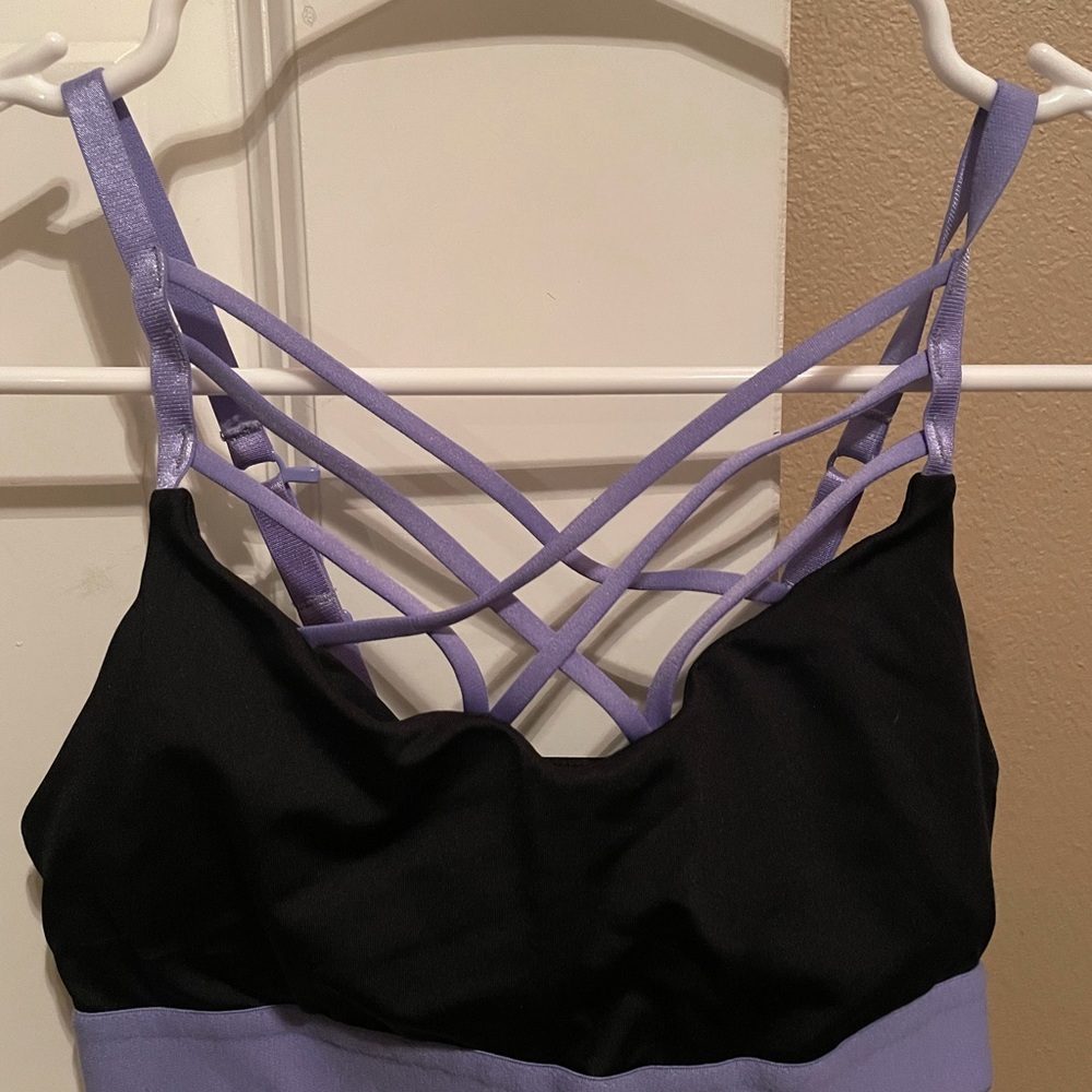 BLACK AND PURPLE CRISS CROSS SPORTS BRA